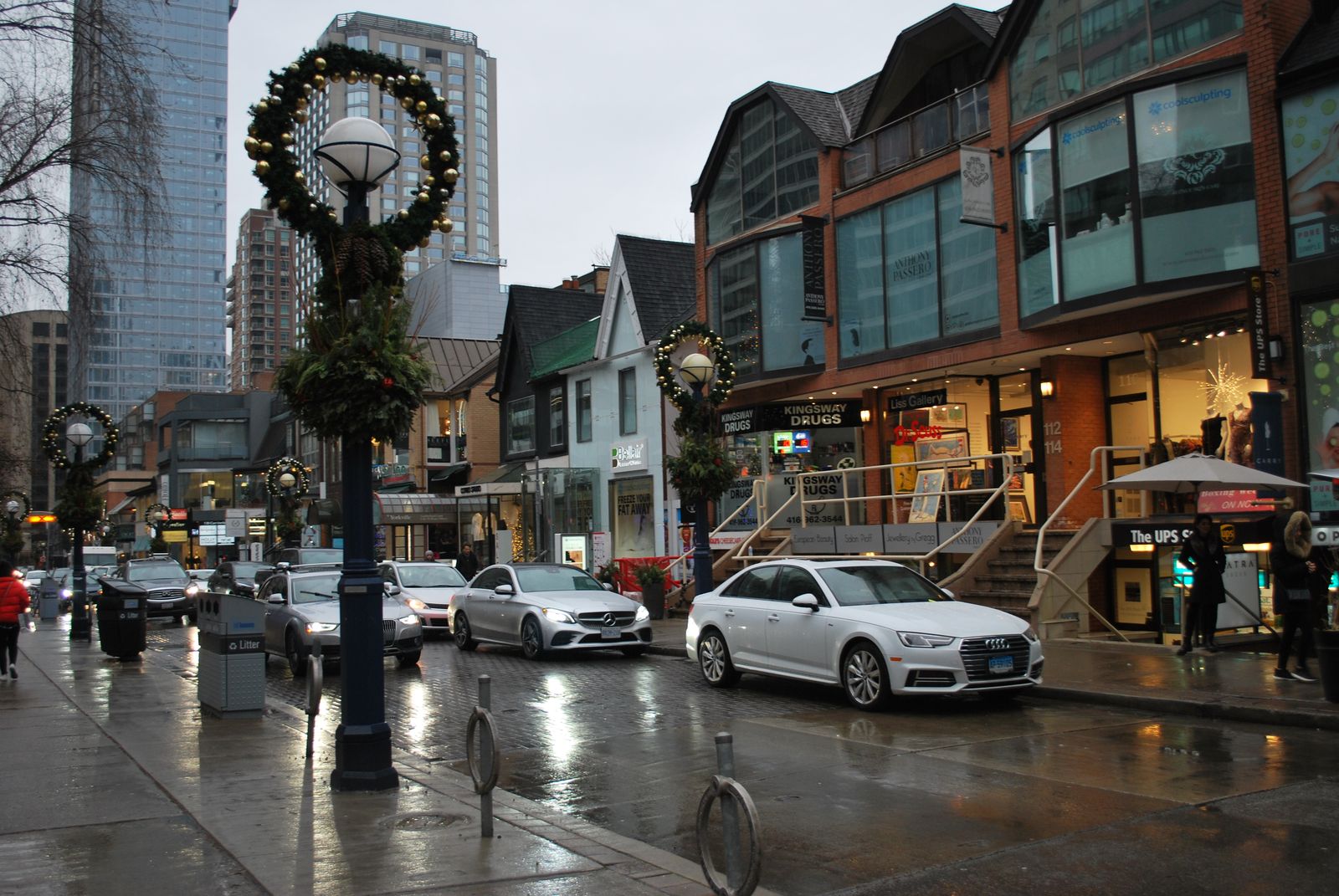 Cumberland Street frontage near Village of Yorkville Park and Minto Yorkville Park location