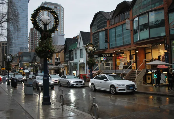 Cumberland Street frontage near Village of Yorkville Park and Minto Yorkville Park location